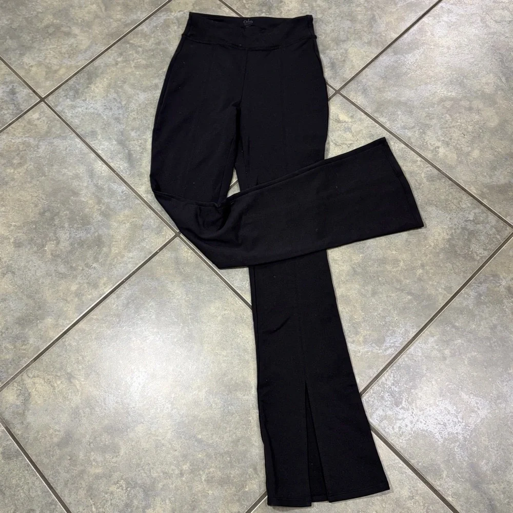 ALO YOGA Black High-Waist Flutter Legging XS Front Split Bootcut Outdoor Casual